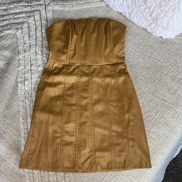 Mustard leather tube dress from Zara - Picture 2 of 4